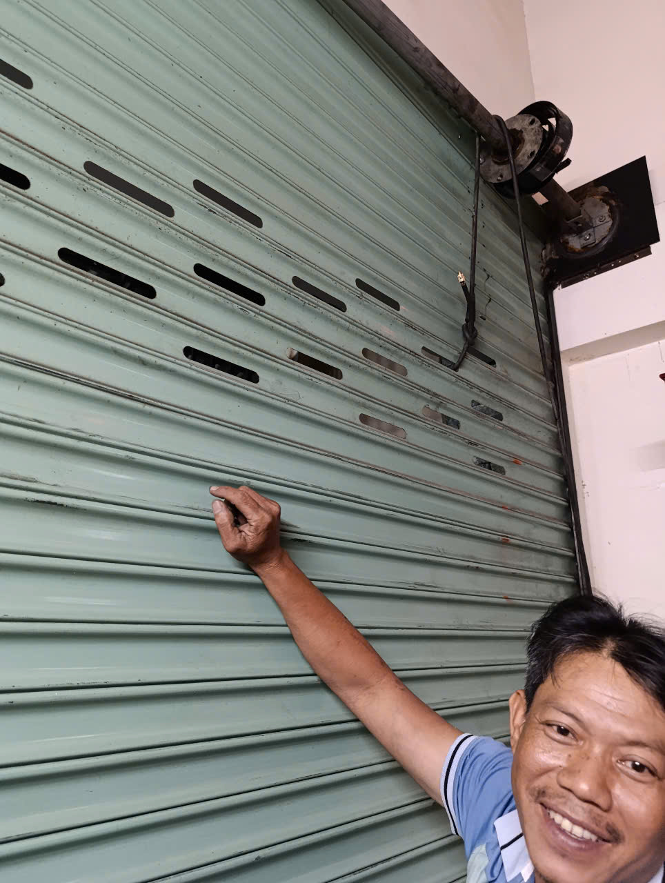 I. TỪ KHÓA PHỤ LIÊN QUAN SỬA MOTOR CỬA CUỐN 1. Nhóm lỗi motor motor cửa cuốn không chạy motor cửa cuốn chạy yếu motor cửa cuốn bị nóng motor cửa cuốn đảo chiều motor cửa cuốn kêu to motor cửa cuốn bị cháy motor cửa cuốn bị kẹt tại sao motor cửa cuốn không hoạt động motor cửa cuốn bị mất hành trình 2. Nhóm dịch vụ sửa chữa sửa mô tơ cửa cuốn tại nhà sửa motor cửa cuốn giá rẻ sửa mô tơ cửa cuốn đài loan sửa motor cửa cuốn úc sửa motor cửa cuốn tấm liền sửa motor cửa cuốn khe thoáng sửa motor cửa cuốn bằng tay sửa motor cửa cuốn 24/24 3. Nhóm linh kiện – thay thế thay motor cửa cuốn thay tụ motor cửa cuốn thay bạc đạn cửa cuốn thay hành trình cửa cuốn thay bo mạch motor cửa cuốn thay xích motor cửa cuốn 4. Nhóm địa phương TP.HCM sửa motor cửa cuốn quận 1 sửa motor cửa cuốn quận 2 sửa motor cửa cuốn quận 7 sửa motor cửa cuốn quận 12 sửa motor cửa cuốn bình thạnh sửa motor cửa cuốn tân bình sửa motor cửa cuốn gò vấp sửa motor cửa cuốn thủ đức II. TỪ KHÓA PHỤ LIÊN QUAN LÀM REMOTE CỬA CUỐN 1. Nhóm sửa – làm remote làm remote cửa cuốn giá rẻ làm chìa khóa cửa cuốn làm điều khiển cửa cuốn làm tay điều khiển cửa cuốn làm remote cửa cuốn tận nơi làm remote cửa cuốn chống copy làm remote cửa cuốn mã nhảy cài remote cửa cuốn tại nhà 2. Nhóm lỗi remote cửa cuốn remote cửa cuốn không nhận remote cửa cuốn bị mất sóng remote cửa cuốn không copy được remote cửa cuốn bấm không ăn remote cửa cuốn bị hư cửa cuốn không nhận điều khiển 3. Nhóm hộp điều khiển thay hộp điều khiển cửa cuốn sửa hộp điều khiển cửa cuốn reset hộp điều khiển cửa cuốn xóa mã remote cửa cuốn cài đặt hộp điều khiển cửa cuốn 4. Nhóm thương hiệu remote cửa cuốn austdoor remote cửa cuốn boss remote cửa cuốn đài loan remote cửa cuốn yhy remote cửa cuốn mitadoor remote cửa cuốn alpha III. TỪ KHÓA DÀI (LONG-TAIL) DỄ LÊN TOP NHẤT sửa motor cửa cuốn bị kêu và chạy yếu giá sửa motor cửa cuốn tại tp hcm thợ sửa motor cửa cuốn gần đây làm remote cửa cuốn tận nơi giá rẻ remote cửa cuốn bị mất mã phải làm sao motor cửa cuốn chạy không nổi cửa cửa cuốn không phản hồi remote làm điều khiển cửa cuốn trong ngày sửa motor cửa cuốn tấm liền tại nhà