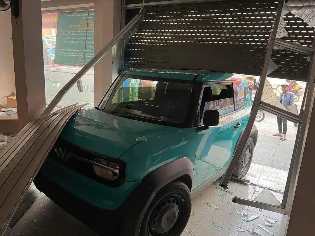 dịch vụ sửa cửa cuốn tại nhà gia lai giá rẻ thợ sửa cửa cuốn pleiku đến nhanh trong 30 phút sửa cửa cuốn bị kẹt không điều khiển ở gia lai sửa motor cửa cuốn gia lai uy tín bảo hành dài sửa bo mạch cửa cuốn tại pleiku chuyên nghiệp sửa cửa cuốn gia lai 24/24 hỗ trợ khẩn cấp đơn vị sửa cửa cuốn uy tín tại gia lai thay lò xo – dây cáp cửa cuốn gia lai giá tốt sửa cửa cuốn không lên xuống tại pleiku bảo trì cửa cuốn định kỳ cho cửa hàng ở gia lai