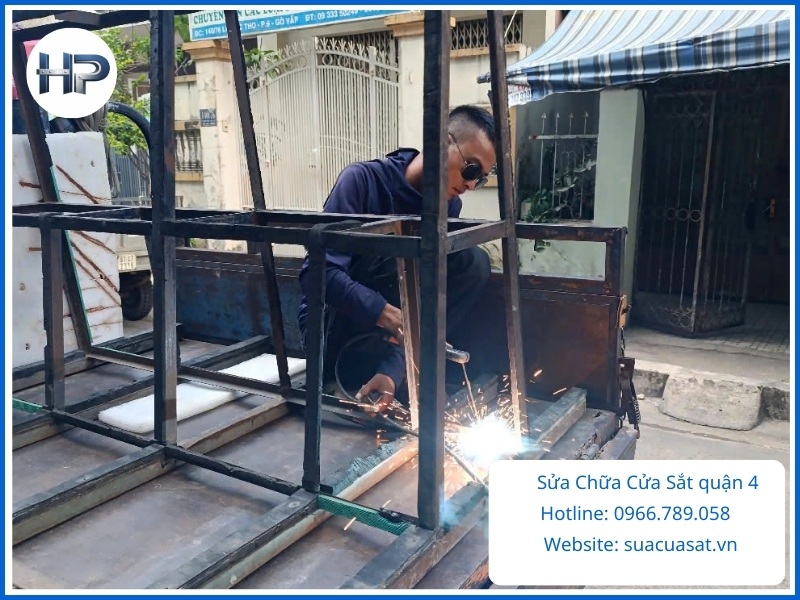 Sửa Chữa Cửa Sắt của hòa phát tại quận 4