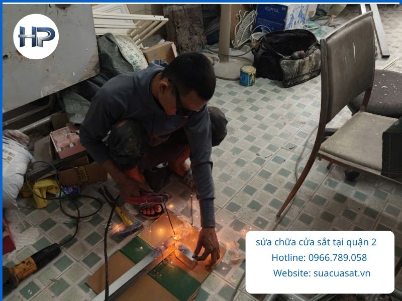 Dịch Vụ Sửa Cửa Sắt Tại Nhà Quận 2 Phục Vụ 24/24