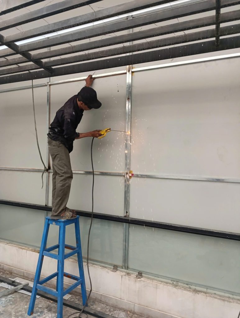 Cách bảo dưỡng cửa kính bền lâu và mẹo sửa các lỗi nhẹ