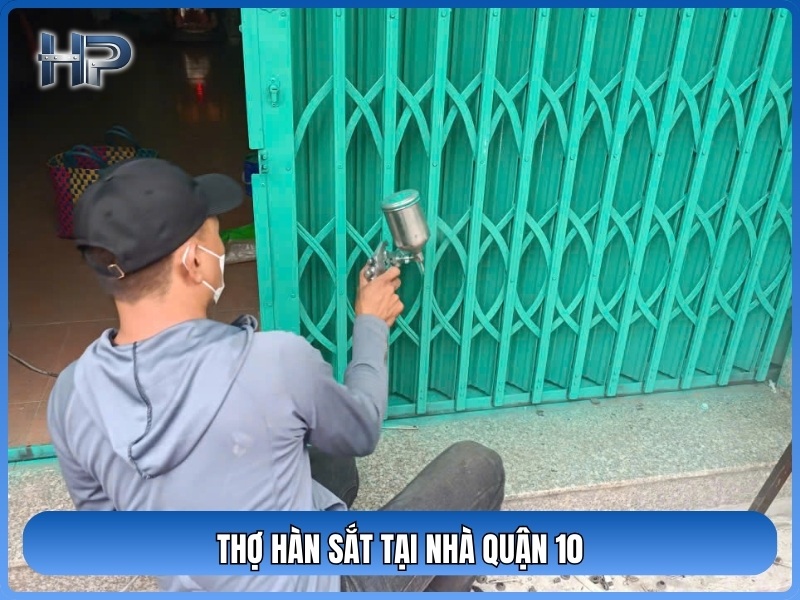 Với lợi thế đội thợ sửa cửa kính túc trực trực tiếp tại Quận 10, Sửa Cửa Sắt Hòa Phát cam kết có mặt nhanh – di chuyển linh hoạt – sửa chữa tận nơi, kể cả những con hẻm nhỏ, nhà sâu trong khu dân cư.